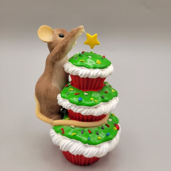 Charming Tails Merry Christmas Cupcake Figurine Holidays Seasonal Enesco - Picture 4 of 10